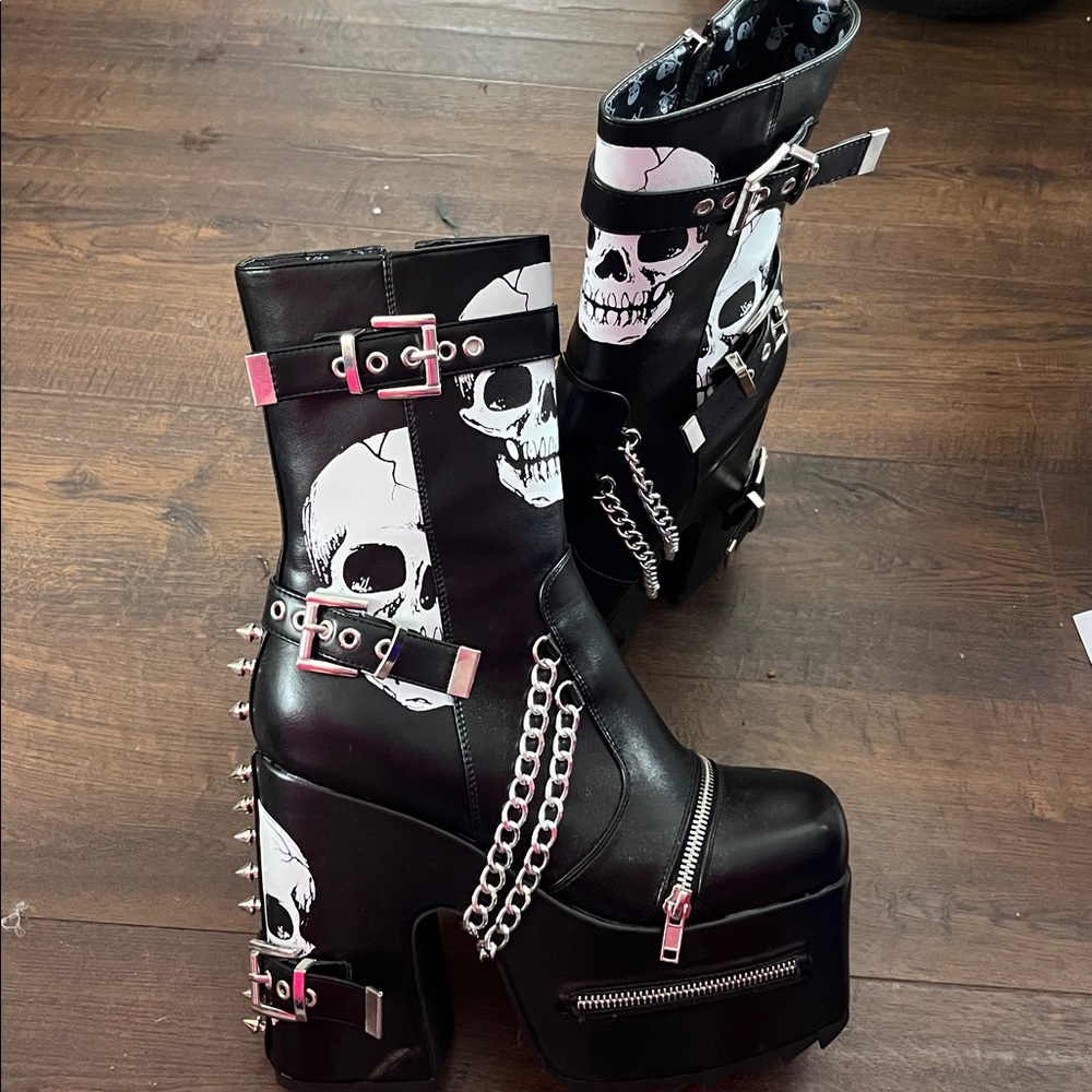 Lamoda Heeled skull boots
